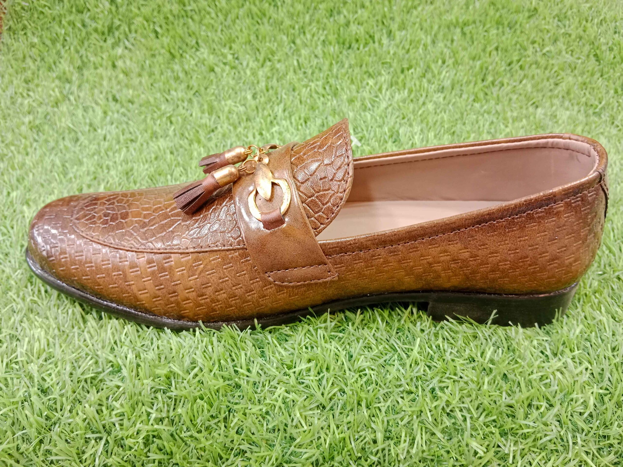 Elegant Brown Leather Slip-On Loafers with Gold-Tone Hardware ZI2024 - Image 4